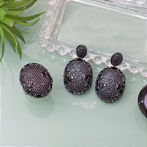 Anel com cravação microzircônias ônix