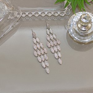 Brinco cascata com microzircônias