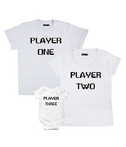 Kit Família 02 Camisetas Brancas e 01 Body Branco Player One, Two e Three Funny T-Shirts