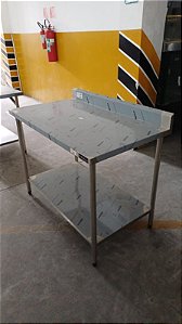 MESA INOX 304 1200X700X850 COM ENCOSTO PRATELEIRA LISA