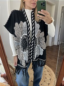 Poncho Flor Preto e Off-white