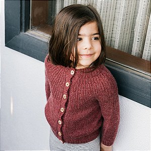 CARDIGAN ELEONOR PARA PEQUENINOS | COLEÇÃO ACONCHEGO - RECEITA (PRODUTO DIGITAL)