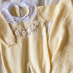 Saída Maternidade Bella em tricot Amarelo Bebê (Macacão +Manta)