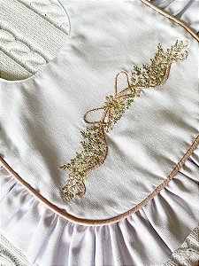 Babador e Paninho de Boca bordado a mão de flores e borboletas