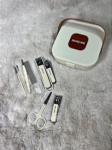 Kit Manicure 8 Itens – 3 Cortadores de Unha, Tesoura, Lixa e 3 Tira Cutículas