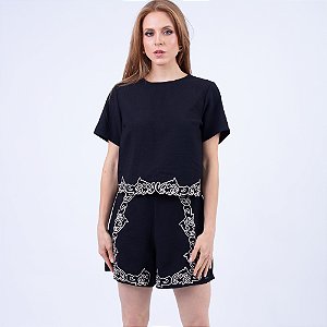 Blusa em Linho Manga Curta com Bordados Feminina