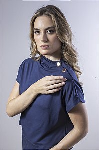 Blusa Feminina Gola Alta com Botões Dourados