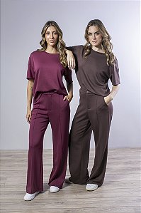 Calça Reta Feminina Conforto com Bolsos