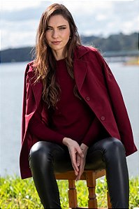 Casaco Curto Feminino Texturizado com Recortes, Bolsos, Lapelas e Botões