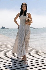 Saia Listrada Com Bolsos E Recortes
