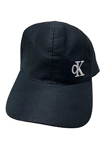 Boné inspirado na CK(logo ao lado)- PRETO