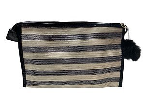 NECESSAIRE TEXTURIZADA COM LISTRA
