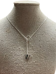 Colar Gravatinha - Prata | Letra W