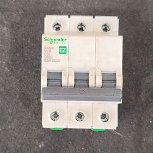 EZ9F33332 Disjuntor Termomagnético Easy9 3p 32a Curva C 3ka 400v - SCHNEIDER (USADO)