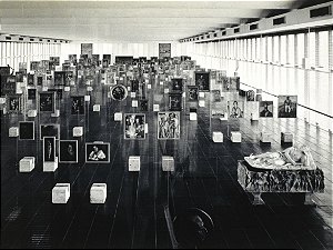 PÔSTER VISTA DA PINACOTECA DO MASP COM CAVALETES