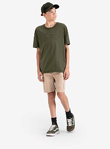 CAMISETA JUVENIL MASCULINA EM MEIA MALHA COM ESTAMPA LOCALIZADA