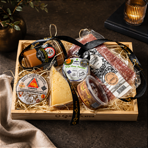 Cesta de Presente Mineira - 3 Queijos + Goiabada + Doce de Leite + Charcutaria