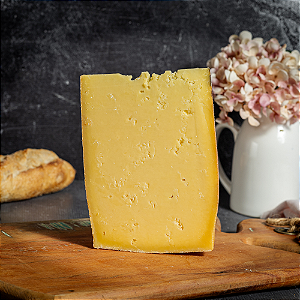 Lá de Madre - 9 meses de maturação - Queijo Artesanal de Leite Crú -  fração 250g