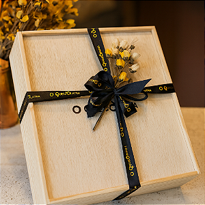 Caixa de Presente Experiencia 3 Queijos + Charcutaria + Chocolate + 2 Acompanhamentos + Segredo do Enólogo Branco