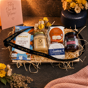 Cesta de Presente Essência - Queijos de Cabra e Ovelha + Mel, Geleia e Chocolate