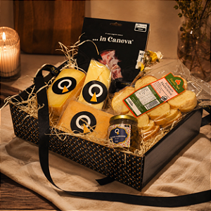Presente Dia dos Namorados Amor em Queijos — Seleção com 3 Queijos Artesanais + Charcutaria + Antepasto + Torradas