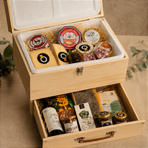Baú de Madeira Pinus - Presente Especial de Produtos Brasileiros