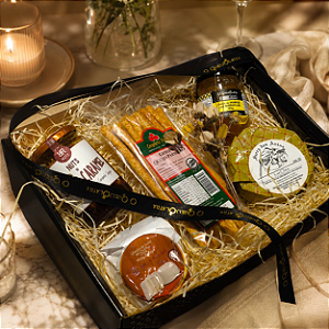 Caixa de Presente Especial 2 Queijos Cremosos Artesanais + Nuts de Caramelo + Geleia + Grissini