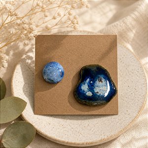 Brinco aquarela azul escuro
