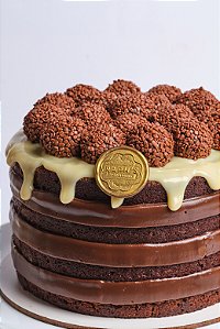 Naked cake chocolate com brigadeiros