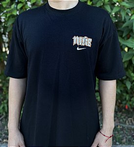 Camiseta Nike Swoosh Oversized Suedine