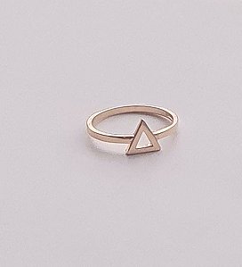 ANEL TRIANGULO VAZADO BANHADO A OURO 18 K