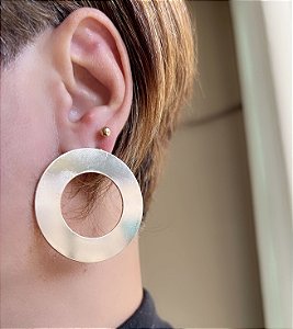 BRINCO ESFERA CHAPA BANHADO A OURO 18 K - INSPIRED