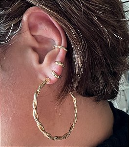 BRINCO ARGOLA FINA TORCIDA BANHADO A OURO 18 K