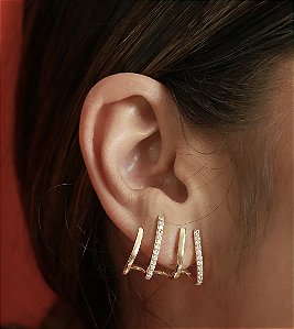 BRINCO EAR HOOK 4 AROS COM ZIRCONIAS BANHADO A OURO 18 K