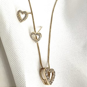 CONJUNTO COLAR E BRINCO CORAÇAO VAZADO E CRAVEJADO COM ZIRCONIAS BANHADO A OURO 18 K