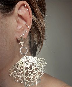 BRINCO  LEQUE BANHADO A OURO 18 K