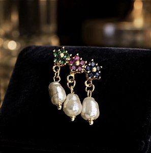 BRINCO EAR CUFF FLORES E PEROLAS BANHADO A OURO 18 K