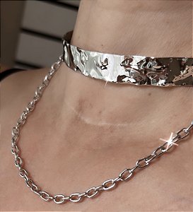 COLAR CHOKER MARTELADO COM CORRENTE BANHADO A RODIO