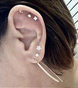 BRINCO ENCAIXE COM ZIRCONIAS CRISTAIS BANHADO A OURO 18 K