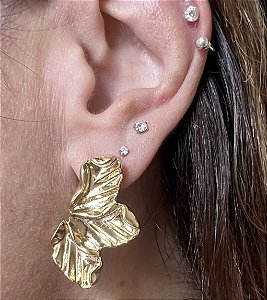 BRINCO FLOR P BANHADO A OURO 18 K