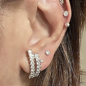 BRINCO EAR HOOK COM ZIRCONIAS BANHADO A RODIO