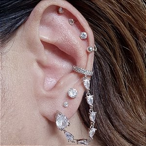 BRINCO EAR LINE COM ZIRCONIAS CRISTAIS BANHADO EM RODIO