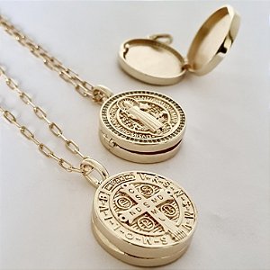 COLAR RELICARIO SAO BENTO BANHADO A OURO 18 K