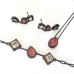 CONJUNTO COLAR PULSEIRA E BRINCO EAR CUFF LIVING CORAL E MORGANITA BANHADO A RODIO NEGRO