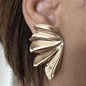 BRINCO FOLHA BANHADO A OURO OU PRATA