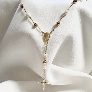 COLAR ESTILO TERÇO BOLAS E PEROLAS COM NOSSA SENHORA APARECIDA BANHADO A OURO 18 K
