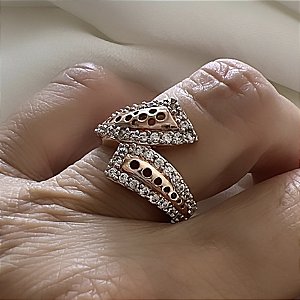 ANEL COM ZIRCONIAS CRISTAL BANHADO A OURO ROSE