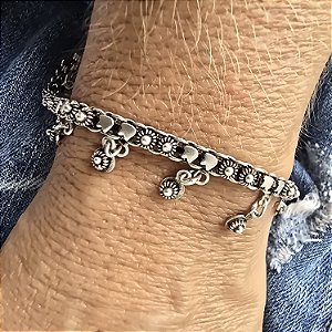 PULSEIRA PRATA BALI PIKUN COM PINGENTES E FECHO S