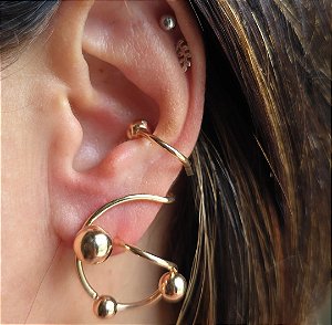 BRINCO EAR CUFF BOLAS BANHADO OURO 18 K