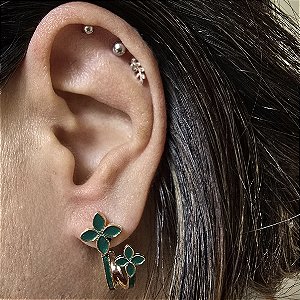 BRINCO TREVO DUPLO ESMALTADO VERDE BANHADO OURO 18 K